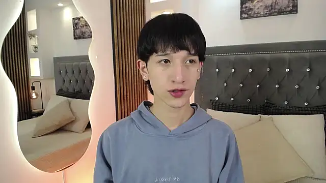 Snapshot of Emo_Boy_ chatting on June 1, 2026, 8:21 pm Emo Boy online show from June 1, 2026, 8:21 pm