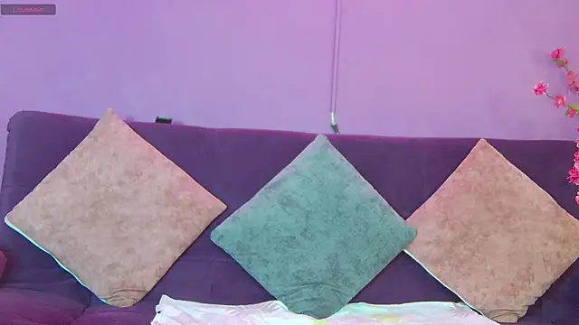 Aranzza Ross online show from January 12, 2026, 12:43 pm