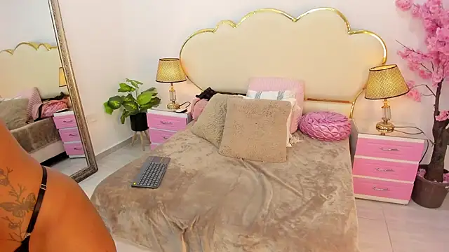 Snapshot of _NinaFox_ chatting on July 14, 2026, 8:47 pm NinaFox online show from July 14, 2026, 8:47 pm