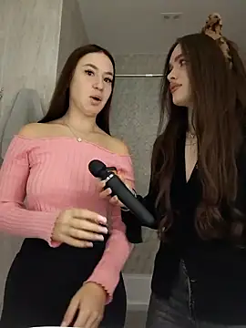 MayaGlow online show from November 7, 2025, 5:40 am