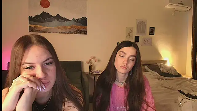 MayaGlow online show from January 9, 2026, 5:32 am