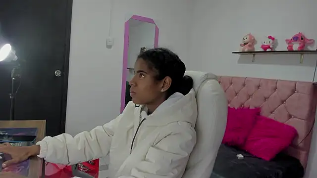 thianahorny online show from February 4, 2026, 11:16 am