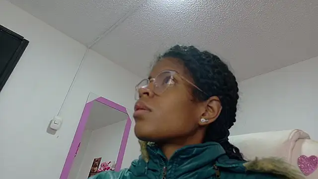 thianahorny online show from March 10, 2026, 12:43 pm