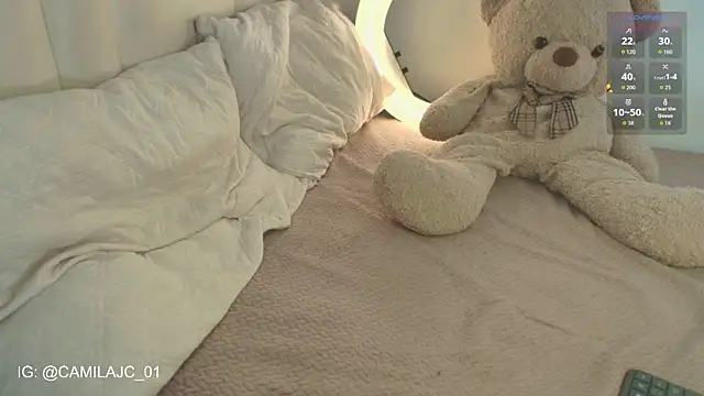 KIMMIE 01 online show from February 5, 2026, 4:11 pm