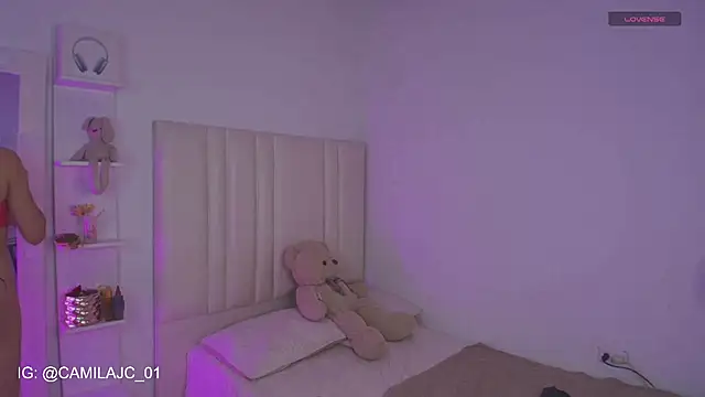 KIMMIE 01 online show from February 28, 2026, 3:57 pm