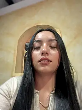 LUCIA 27- online show from October 16, 2025, 2:07 pm