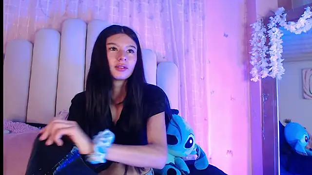 SweetRenata  online show from February 9, 2026, 11:36 am