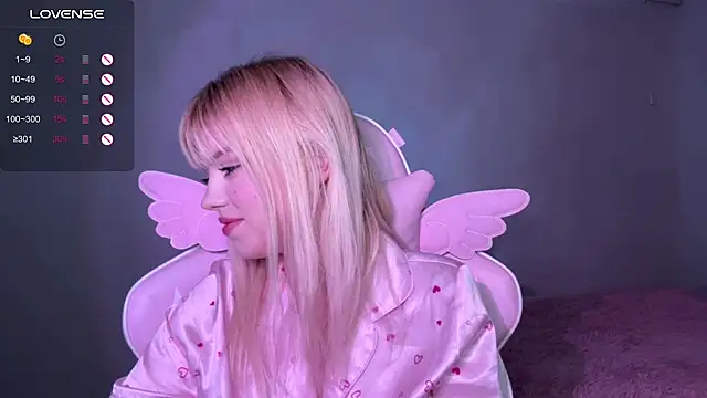 myprettylola online show from November 19, 2025, 7:58 pm