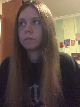 LunaVirelle online show from June 4, 2026, 6:03 pm