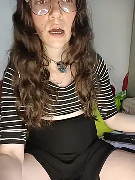 Snapshot of Lucy_colee chatting on December 17, 2025, 2:28 am Lucy colee online show from December 17, 2025, 2:28 am