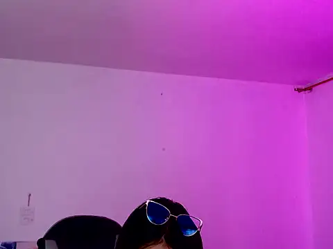 sofia  666 online show from November 17, 2025, 3:18 pm