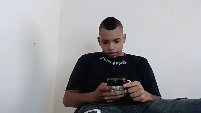 Snapshot of drako_monster chatting on April 19, 2026, 5:45 pm drako monster online show from April 19, 2026, 5:45 pm
