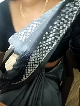 Snapshot of Tamilmallu-duskygirl03 chatting on November 7, 2025, 6:46 am Tamilmallu-duskygirl03 online show from November 7, 2025, 6:46 am