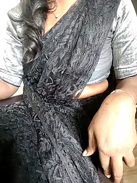 Snapshot of Tamilmallu-duskygirl03 chatting on November 26, 2025, 7:09 am Tamilmallu-duskygirl03 online show from November 26, 2025, 7:09 am