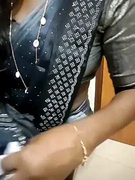 Snapshot of Tamilmallu-duskygirl03 chatting on December 16, 2025, 7:19 pm Tamilmallu-duskygirl03 online show from December 16, 2025, 7:19 pm