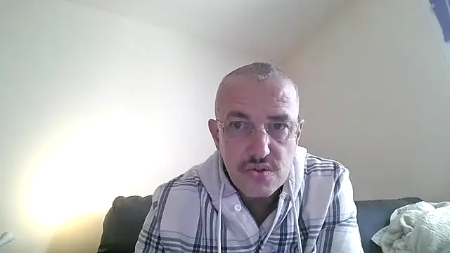 Nyctalopie8579 online show from May 12, 2026, 10:12 am