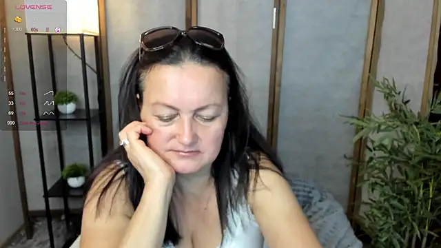 hottyannaa online show from October 20, 2025, 2:34 am