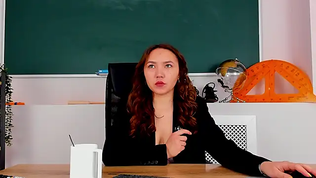 AnnaJonson online show from November 6, 2025, 3:07 am