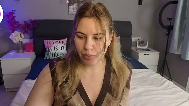 Snapshot of Passion-Blondy chatting on May 11, 2026, 5:54 pm Passion-Blondy online show from May 11, 2026, 5:54 pm