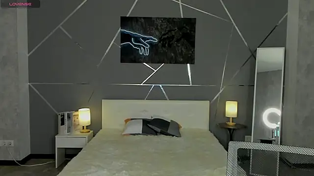 scent  of woman online show from October 22, 2025, 8:03 am