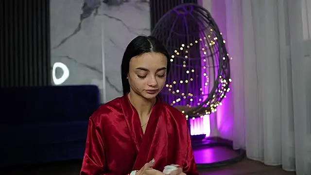 RachelRavee online show from November 25, 2025, 5:07 am