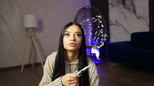 RachelRavee online show from January 6, 2026, 5:22 am