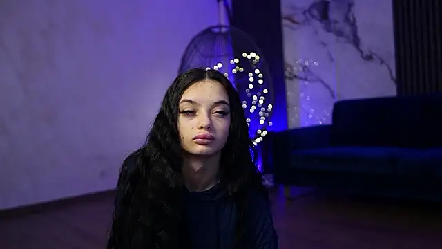 RachelRavee online show from February 9, 2026, 5:22 am