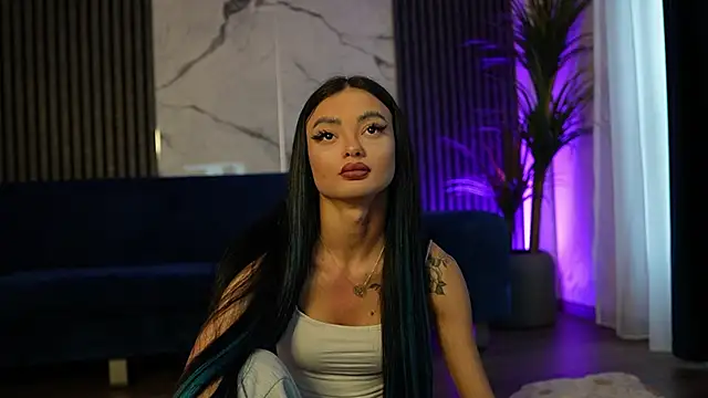 RachelRavee online show from April 22, 2026, 4:26 am