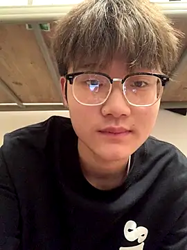 KK-cuteboy online show from November 28, 2025, 10:40 am