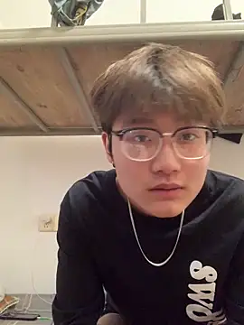 KK-cuteboy online show from November 29, 2025, 10:07 am