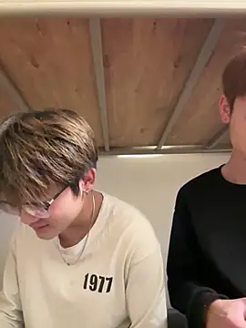 KK-cuteboy online show from December 5, 2025, 10:46 am