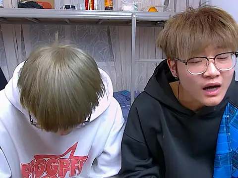 Snapshot of KK-cuteboy chatting on December 14, 2025, 10:20 am KK-cuteboy online show from December 14, 2025, 10:20 am