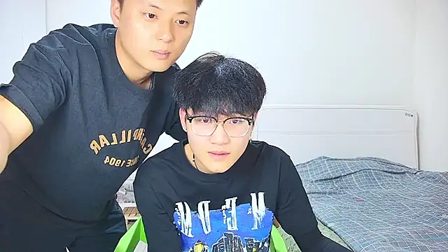 KK-cuteboy online show from April 26, 2026, 11:52 am