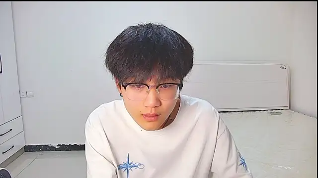 KK-cuteboy online show from May 21, 2026, 12:34 pm