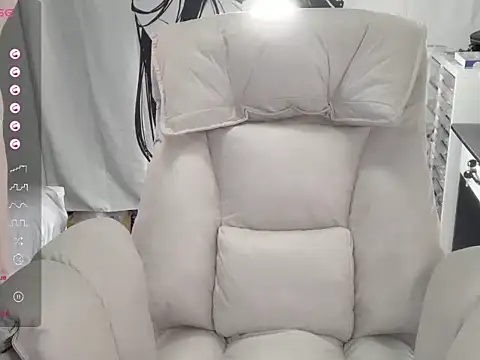 QiQi-779 online show from October 11, 2025, 4:44 am