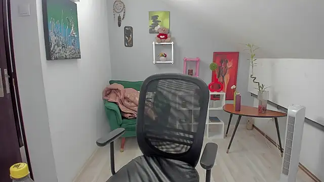 BettyJamess online show from October 21, 2025, 7:03 pm