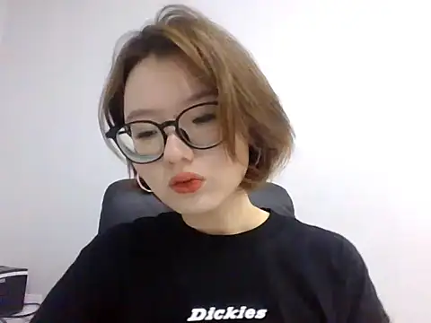 LilyTaylors online show from October 20, 2025, 7:53 am