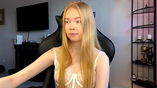 RaguelNicksons online show from November 19, 2025, 6:13 am