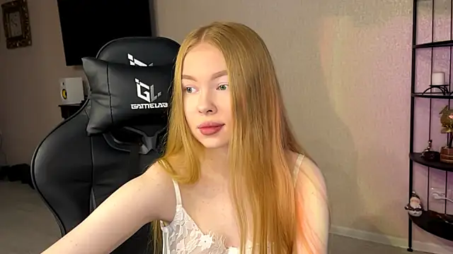 RaguelNicksons online show from December 2, 2025, 5:35 am