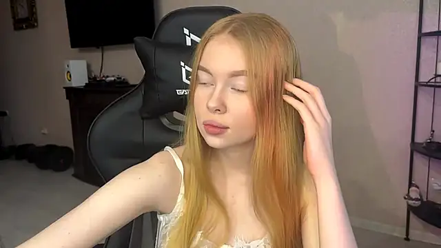 RaguelNicksons online show from December 3, 2025, 5:37 am