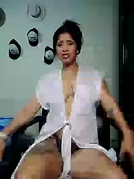 AndreaMooure  online show from October 15, 2025, 11:54 am