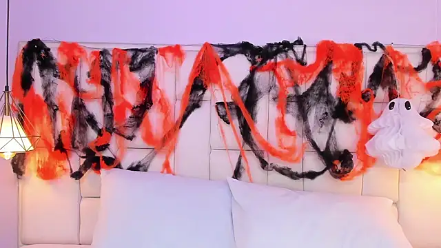 Snapshot of EmmaHolter chatting on October 20, 2025, 7:14 pm EmmaHolter online show from October 20, 2025, 7:14 pm