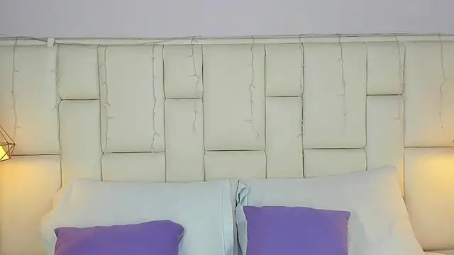 Snapshot of EmmaHolter chatting on November 6, 2025, 7:15 pm EmmaHolter online show from November 6, 2025, 7:15 pm