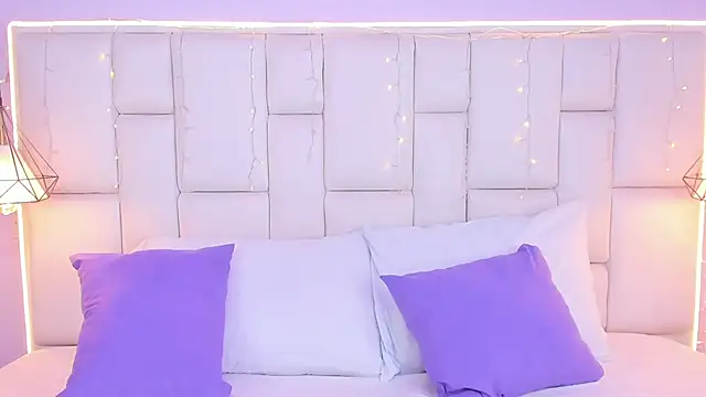 Snapshot of EmmaHolter chatting on November 14, 2025, 7:34 pm EmmaHolter online show from November 14, 2025, 7:34 pm