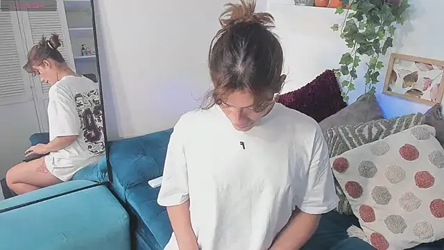 Snapshot of KassMonroe chatting on December 5, 2025, 8:38 pm KassMonroe online show from December 5, 2025, 8:38 pm