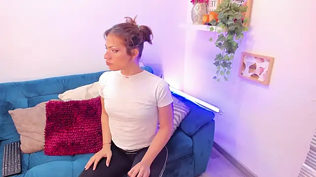 Snapshot of KassMonroe chatting on December 19, 2025, 8:27 pm KassMonroe online show from December 19, 2025, 8:27 pm