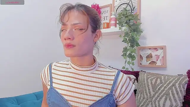 Snapshot of KassMonroe chatting on December 20, 2025, 8:05 pm KassMonroe online show from December 20, 2025, 8:05 pm