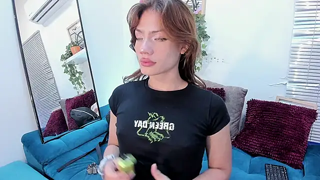 Snapshot of KassMonroe chatting on January 7, 2026, 8:55 pm KassMonroe online show from January 7, 2026, 8:55 pm