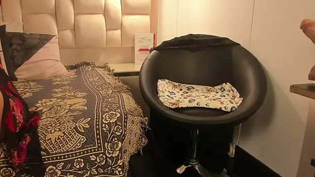 Barbbara sweett online show from March 18, 2026, 1:03 pm