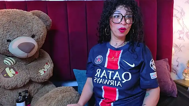 CHIARAJJONES online show from May 31, 2026, 12:12 pm